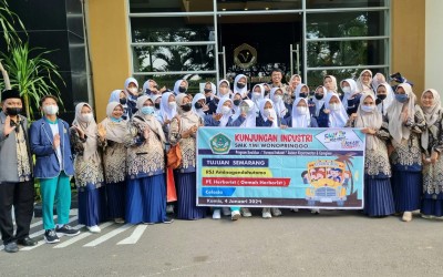 Kunjungan Industri Program Keahlian Farmasi Industri